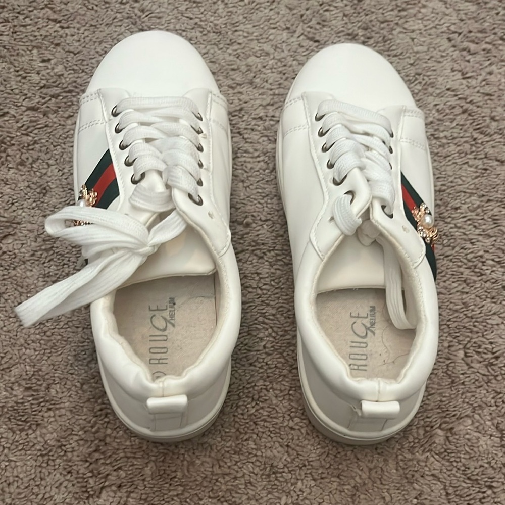 White Sneakers with Green and Red Accents - Size 8 - Picture 14 of 15